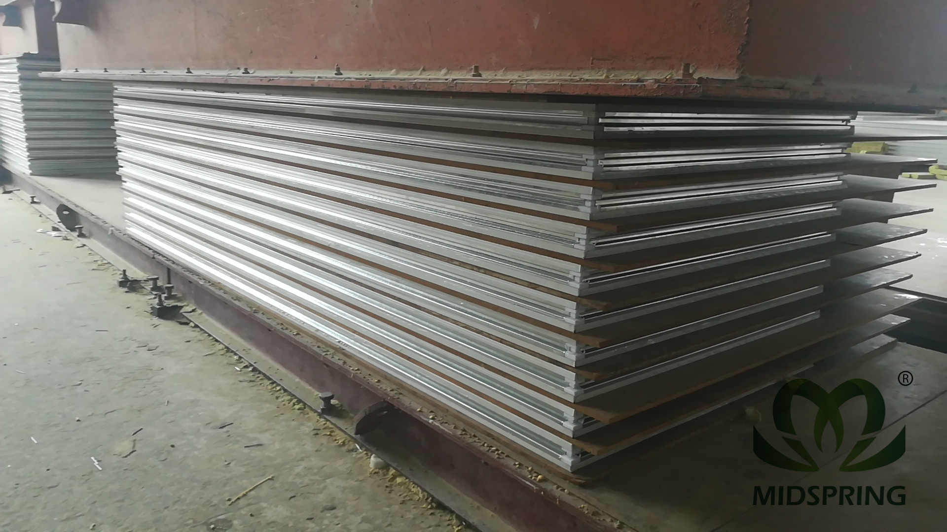 如何判斷凈化彩鋼板質(zhì)量的好壞